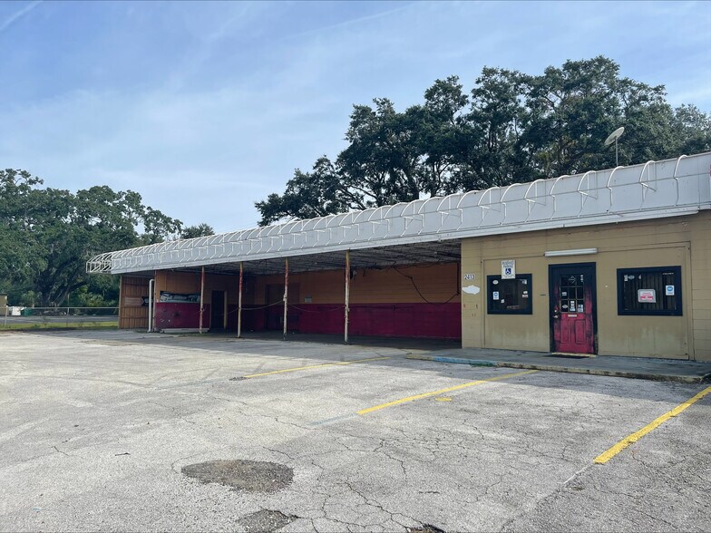 More Photos Of 2413 S French Ave, Sanford Service Station For Sale