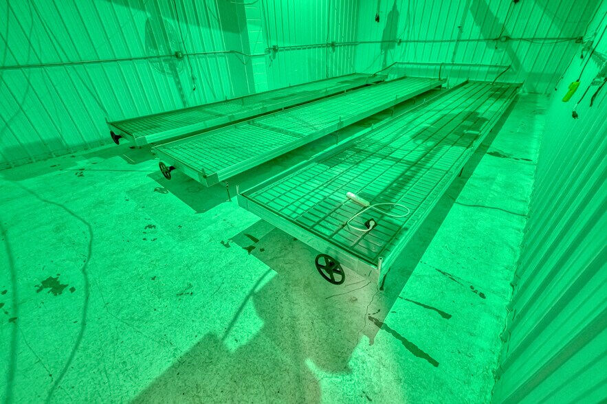 More Photos Of 106 E Smith St, Iron Mountain Distribution For Sale