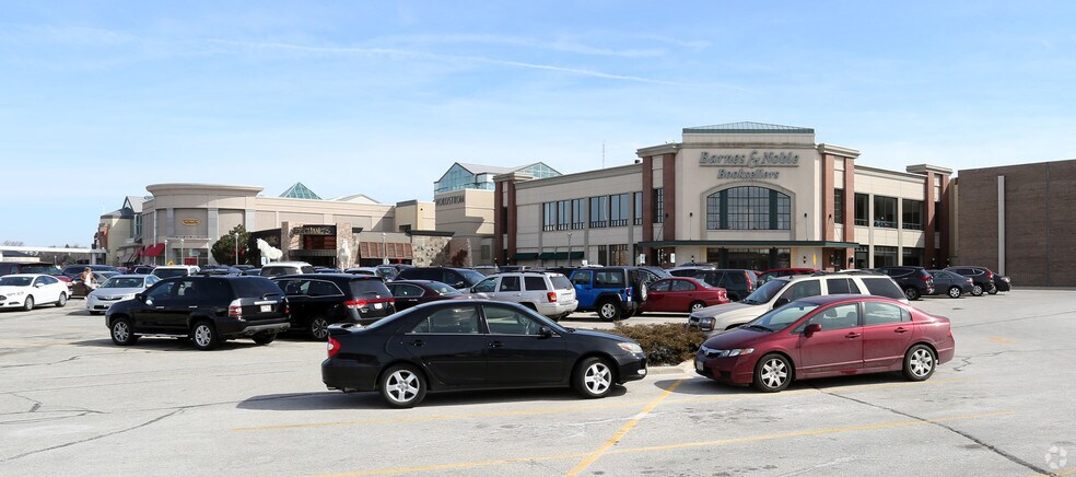 More Photos Of 2500 N Mayfair Rd, Wauwatosa General Retail For Lease