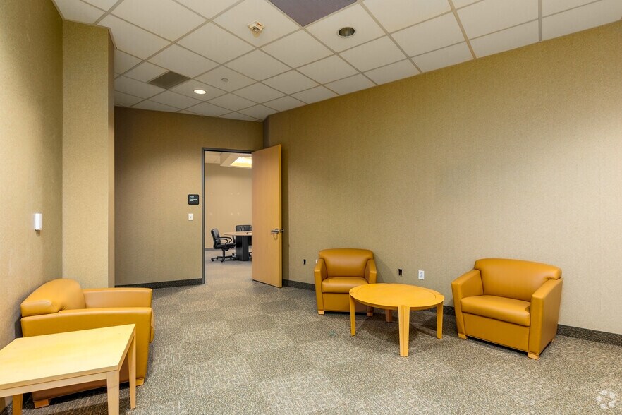 More Photos Of 4616 S US Highway 75, Denison Medical For Lease