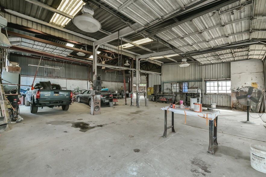 More Photos Of 1106 Wayside Dr, Houston Auto Repair For Sale