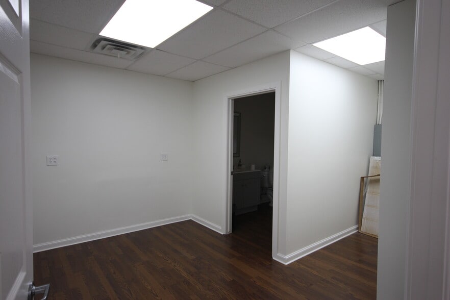 More Photos Of 6124 E 51st Pl, Tulsa Unknown For Lease