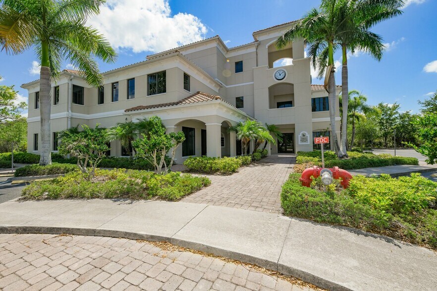 More Photos Of 5920 Pan American Blvd, North Port Medical For Lease