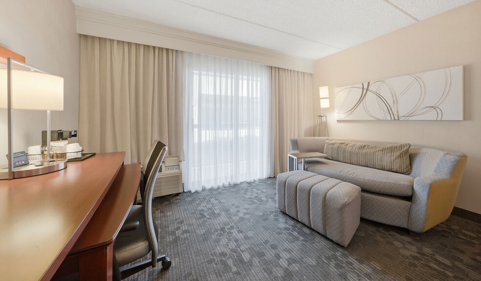 More Photos Of 800 Lake Cook Rd, Deerfield Hotel For Sale