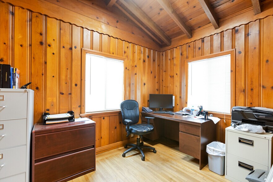 More Photos Of 635 Veile Ave, Beaumont Office For Sale