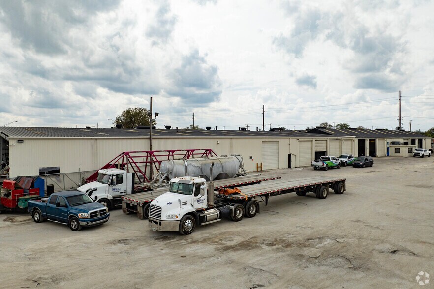 More Photos Of 502 E Bridgers Ave, Auburndale Warehouse For Lease