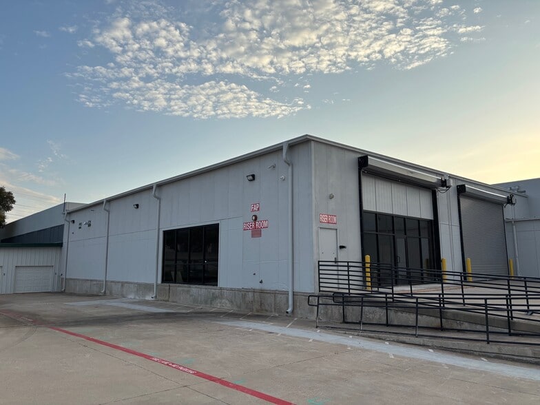 More Photos Of 2550 McMillan Pky, Fort Worth Distribution For Lease