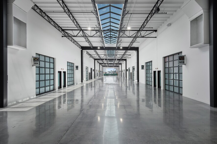 More Photos Of 3080 Airway Ave, Costa Mesa Showroom For Sale