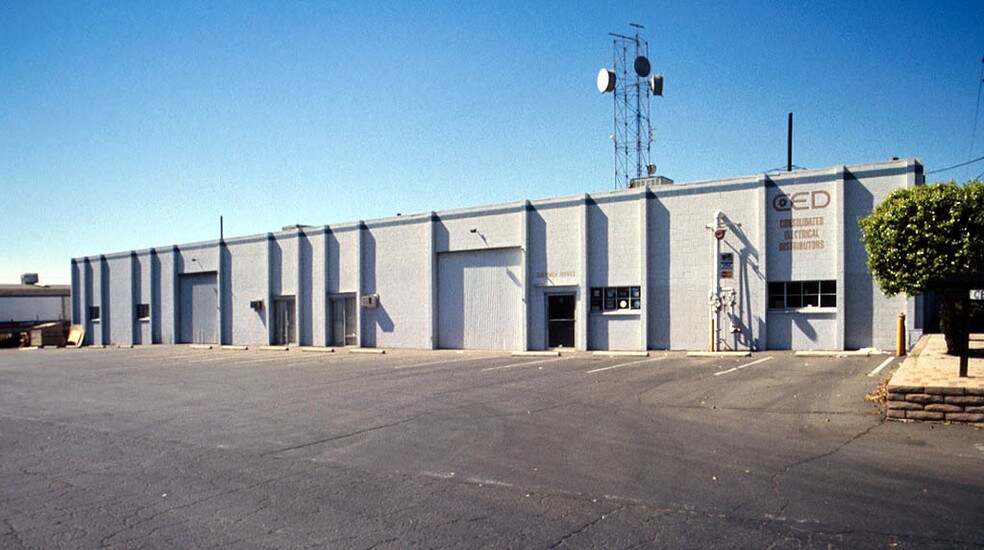 More Photos Of 1241-1245 W Brooks St, Ontario Distribution For Lease