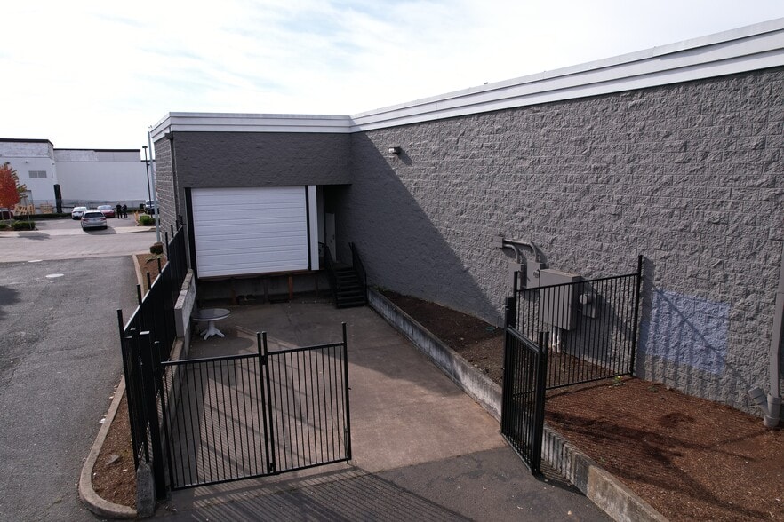 More Photos Of 10800 SE 82nd Ave, Happy Valley Storefront Retail Office For Sale