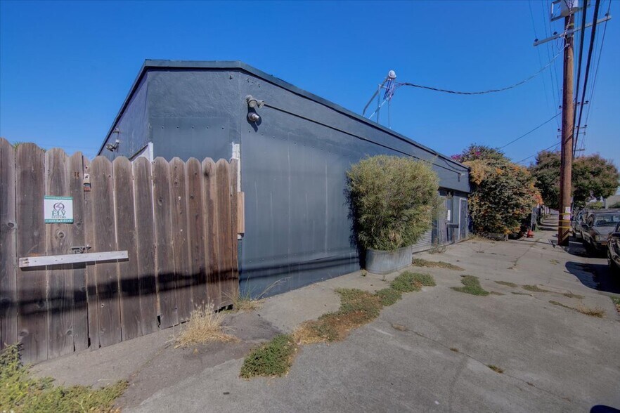 More Photos Of 2928-2930 Chapman St, Oakland Warehouse For Sale