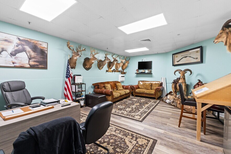 More Photos Of 5420 Hickory St, Panama City Office For Sale