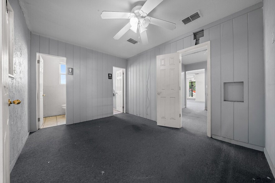 More Photos Of 4450 S Pine Ave, Ocala Warehouse For Sale