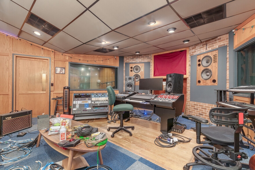 More Photos Of 7420 Manchester Rd, Maplewood Office Residential For Sale