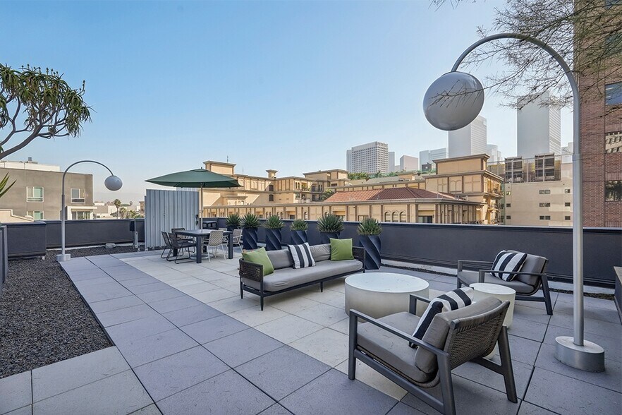 More Photos Of 1111 Wilshire Blvd, Los Angeles Apartments For Lease
