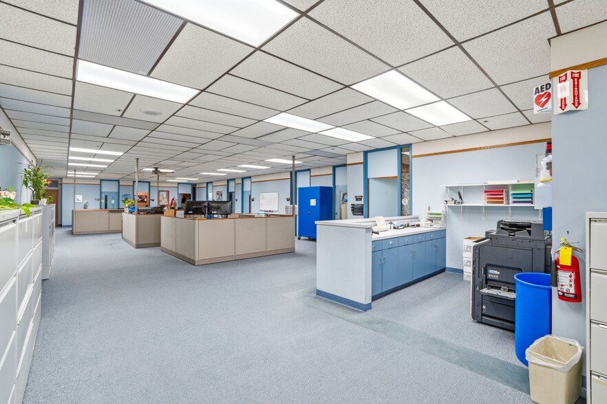 More Photos Of 7630 S 10th St, Oak Creek Office For Sale