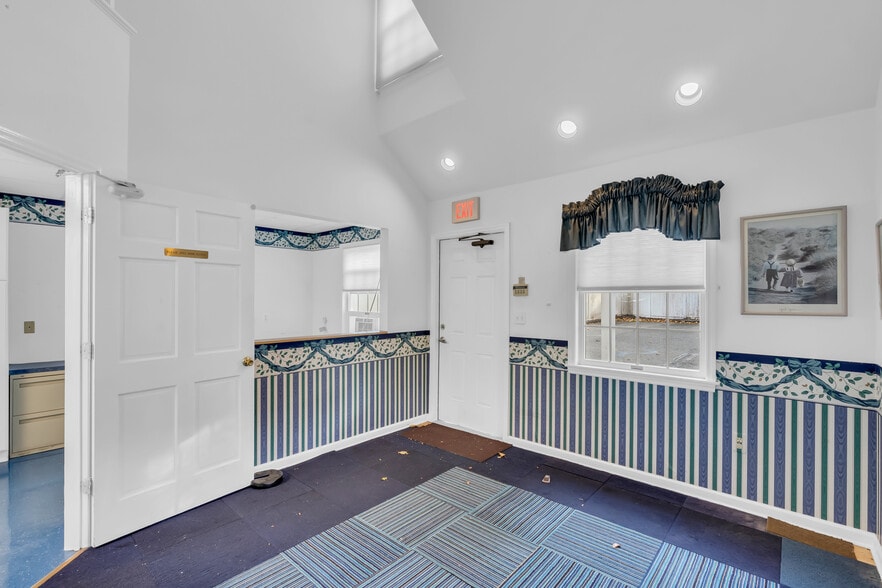 More Photos Of 613 Warren Ave, Spring Lake Office For Sale
