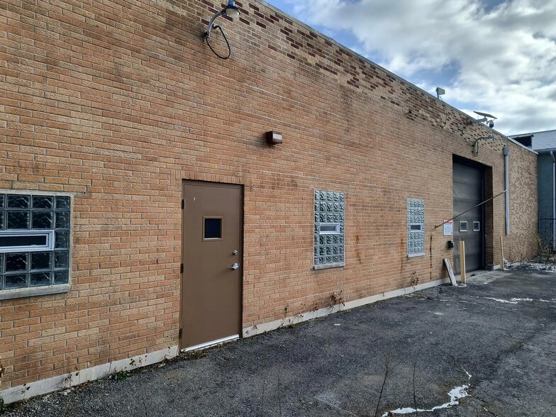 More Photos Of 3731 Arthur St, Gary Warehouse For Lease