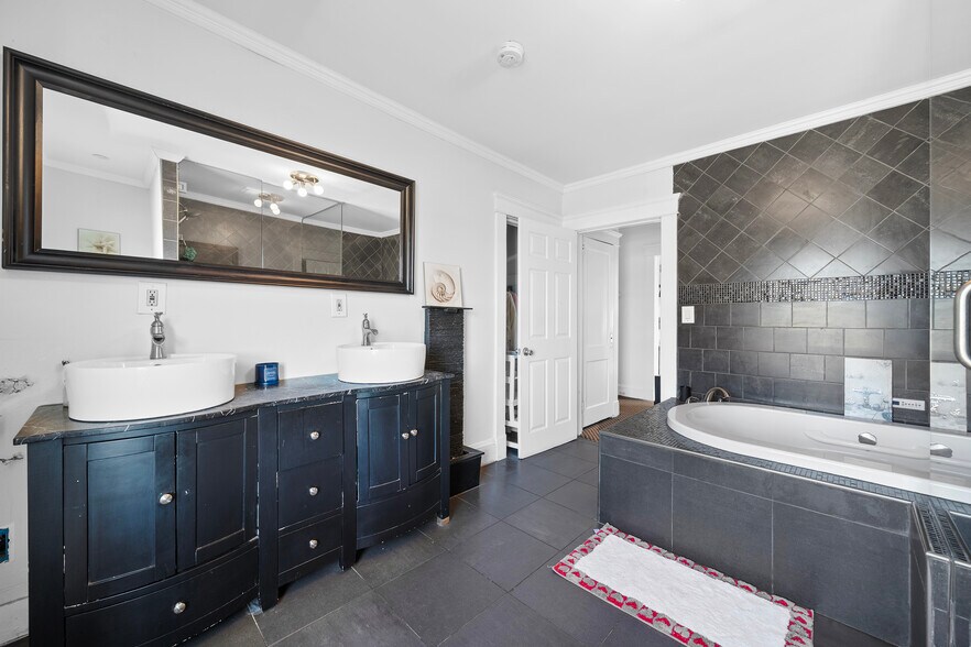 More Photos Of 70 Park Ave, Bay Shore Multifamily For Sale