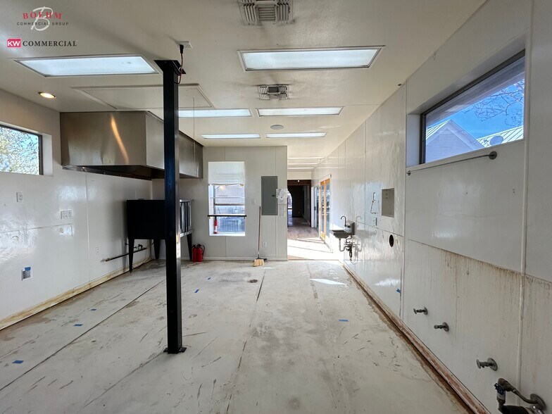 More Photos Of 626 High St, Comfort Storefront For Sale