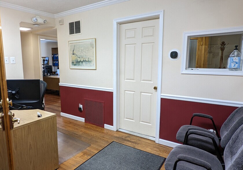 6917 Annapolis Rd, Hyattsville, MD 20784 Storefront Retail Office For