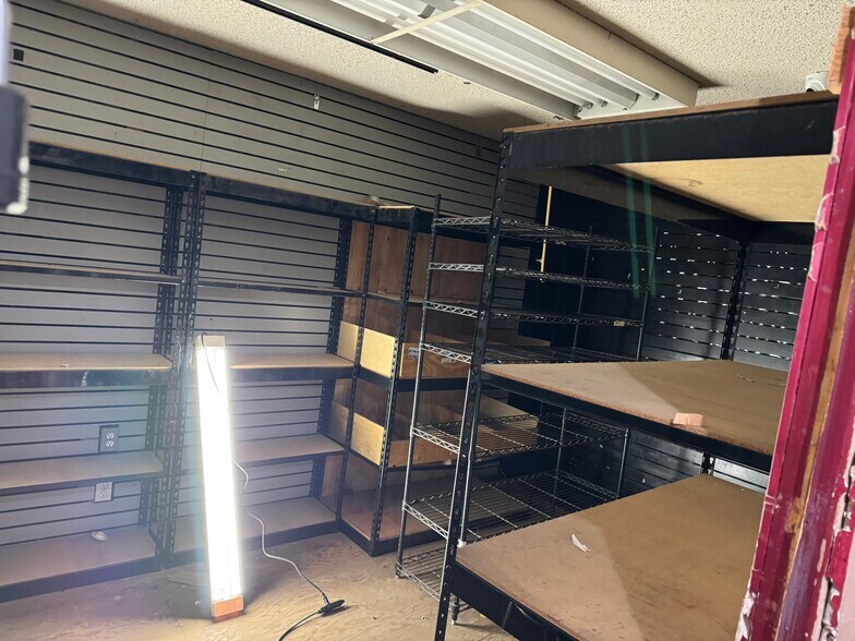 More Photos Of 540 Veterans Blvd, Redwood City Truck Terminal For Lease