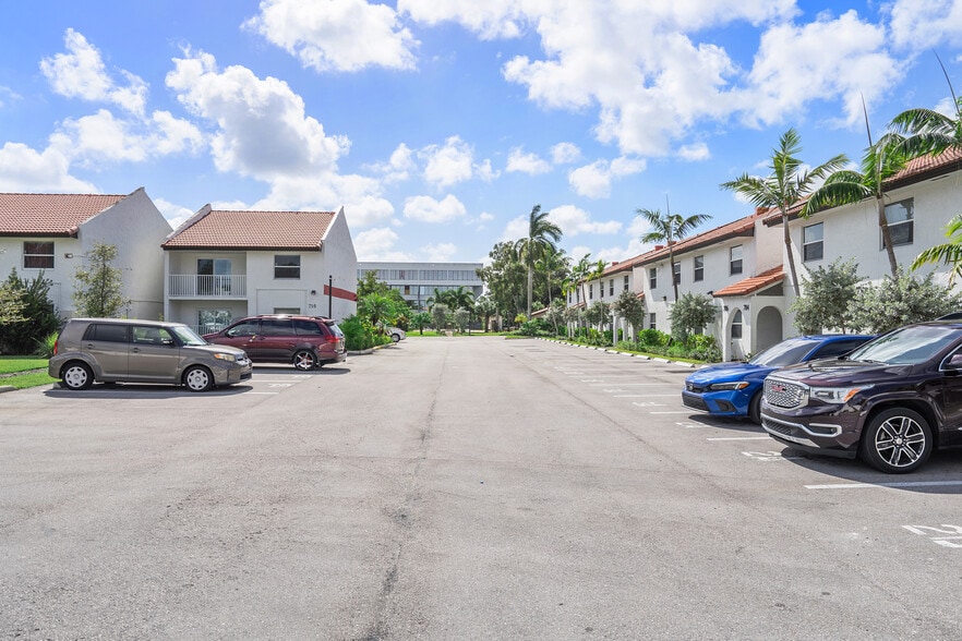 More Photos Of 700 SW 81st Ave, North Lauderdale Apartments For Sale