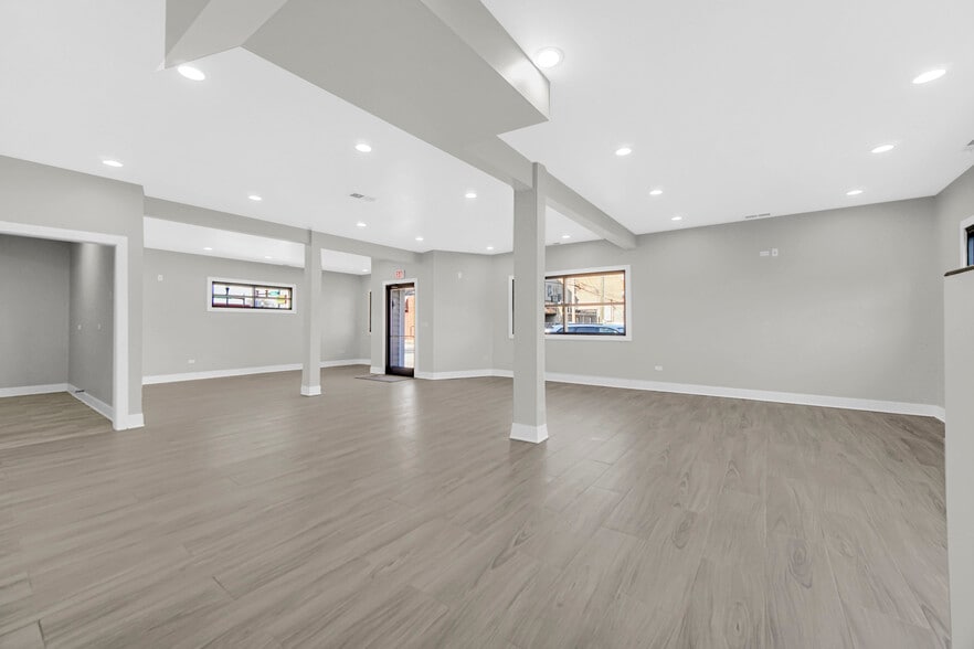 More Photos Of 2816 Martha St, Hammond Flex For Lease