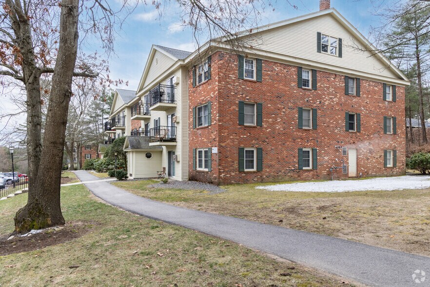 More Photos Of 1 Oak Hill Ln, Nashua Apartments For Sale