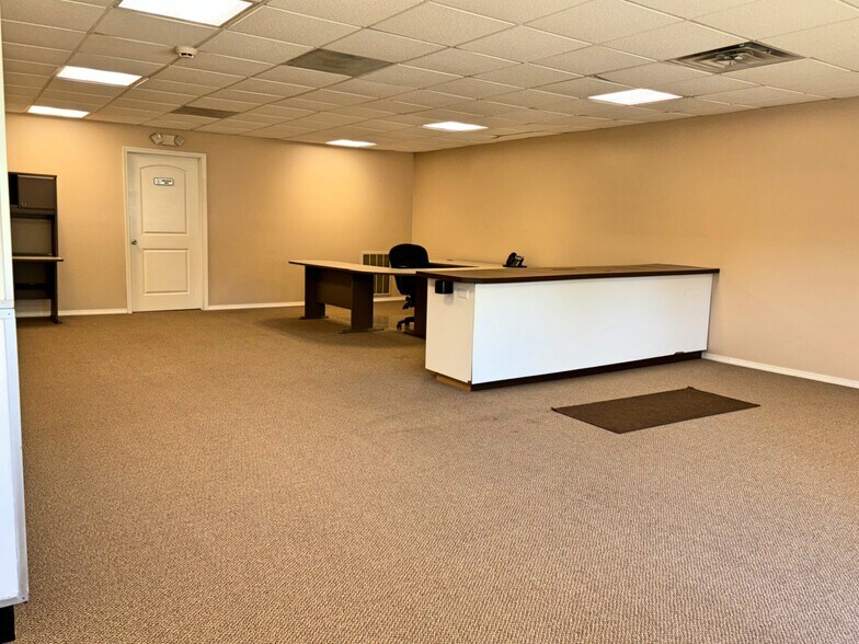 More Photos Of 146 E Main St, Braidwood Storefront For Sale