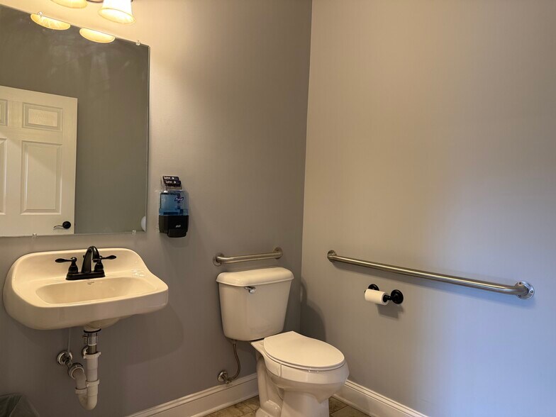 More Photos Of 6000 Coombs Farm Dr, Morgantown Office For Lease