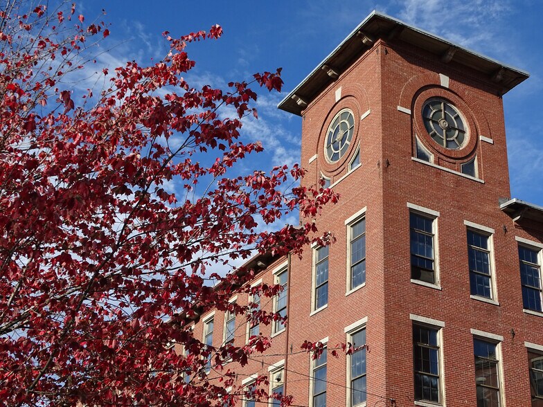More Photos Of 22 Canal St, Somersworth Warehouse For Lease