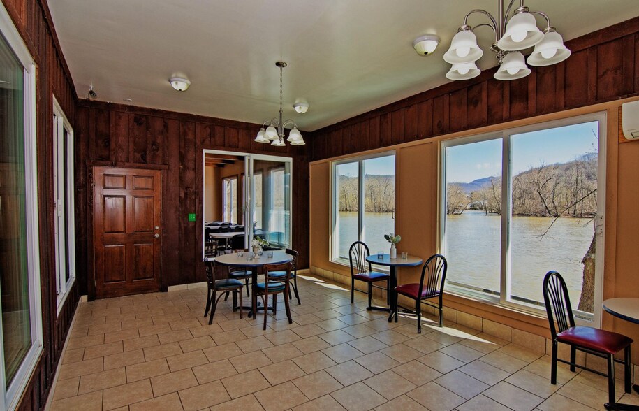 More Photos Of 846 Hinton Bypass Byp, Hinton Restaurant For Lease