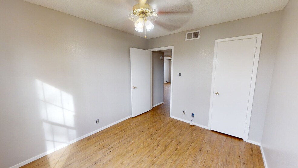 More Photos Of 402 SE 6th St, Andrews Apartments For Sale