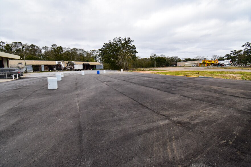 More Photos Of 8969 Pensacola Blvd, Pensacola Auto Repair For Sale