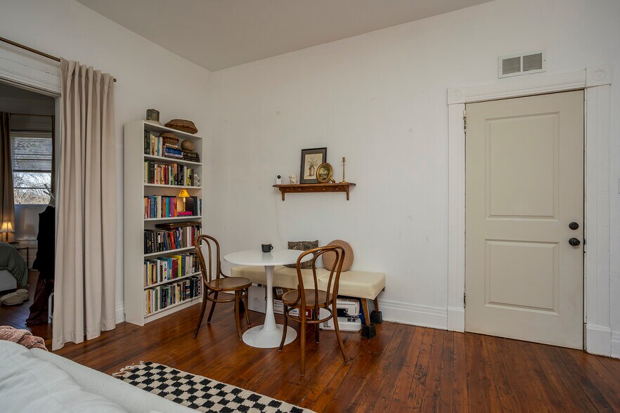 More Photos Of 199 E Loudon Ave, Lexington Office Residential For Sale