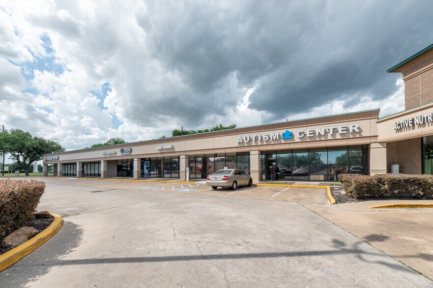 More Photos Of 8604-8686 N Hwy 6, Houston Unknown For Lease