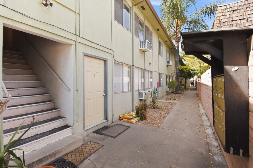 More Photos Of 2823 U St, Sacramento Apartments For Sale