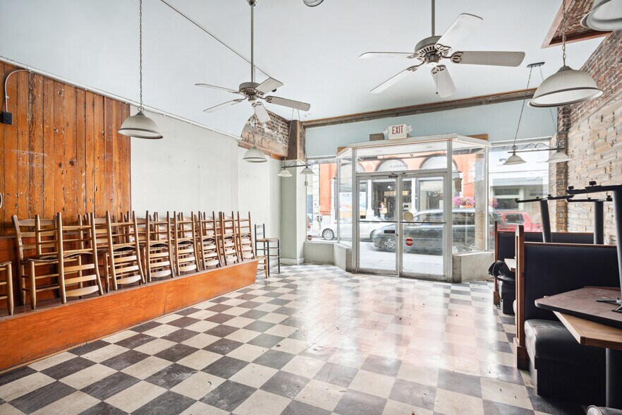 More Photos Of 364 King St, Charleston Storefront Retail Residential For Lease