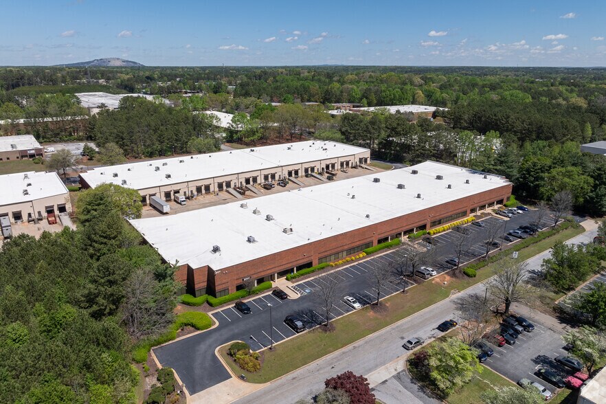 More Photos Of 5370 Truman Dr, Decatur Distribution For Lease