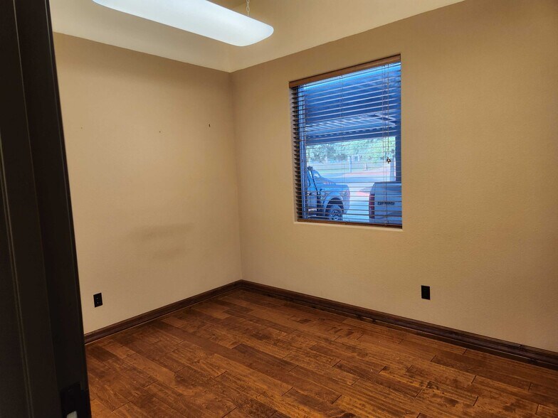 More Photos Of 7700 Cat Hollow Dr, Round Rock Medical For Lease