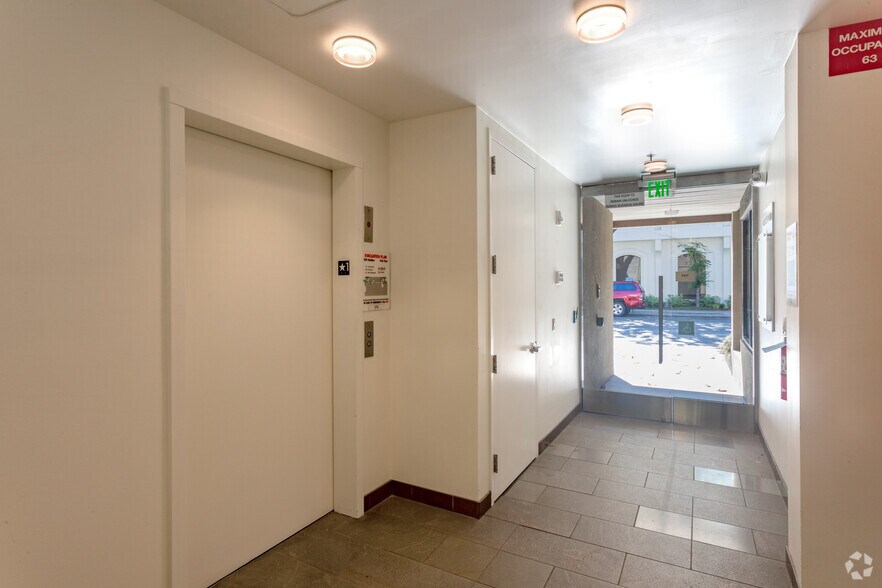More Photos Of 555 Hamilton Ave, Palo Alto Office For Lease