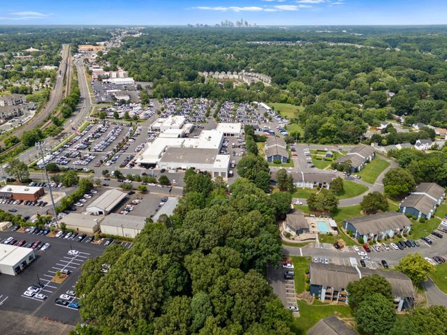 More Photos Of 1346 Hill Rd, Charlotte Office For Sale