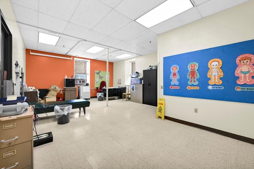 More Photos Of 855 Lincoln Ave, Northampton Office For Sale