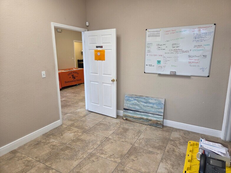 More Photos Of 6391 Corporate Park Cir, Fort Myers Research And Development For Lease