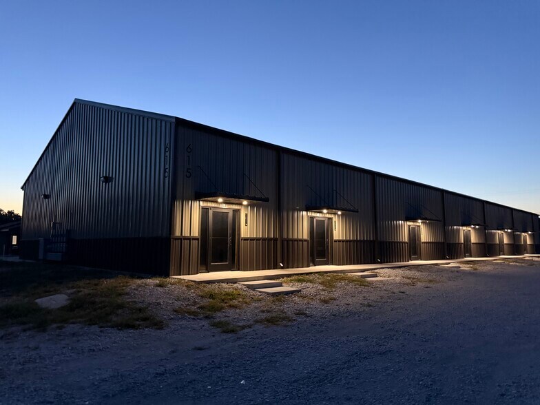 More Photos Of 615 FM 371, Gainesville Showroom For Lease