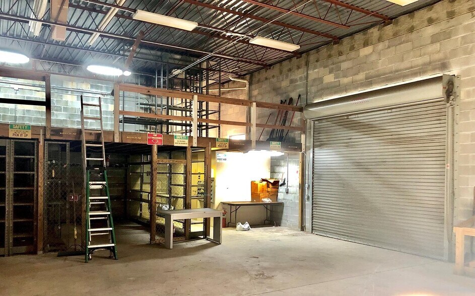 More Photos Of 4402 Emerson St, Jacksonville Warehouse For Lease