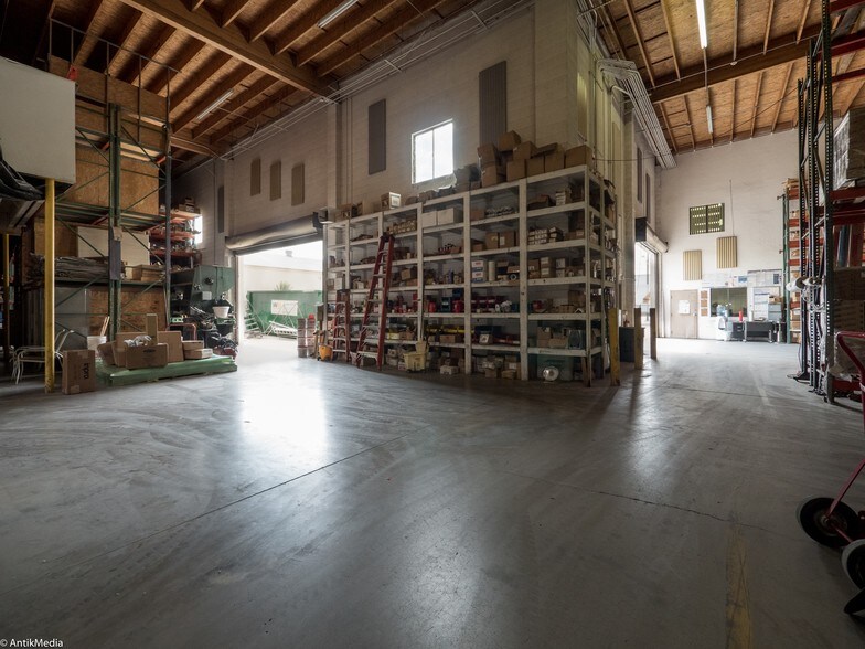 More Photos Of 1730 W Buchanan St, Phoenix Warehouse For Lease