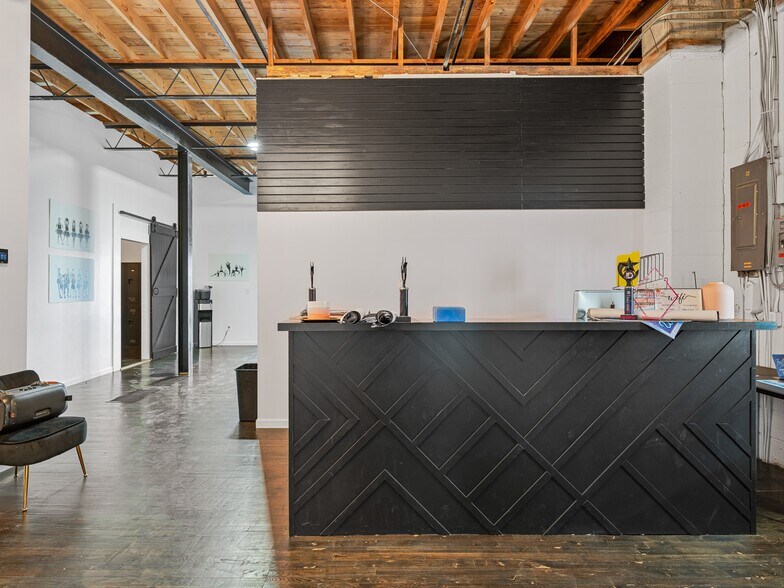 More Photos Of 105 W Henderson St, Marion General Retail For Sale