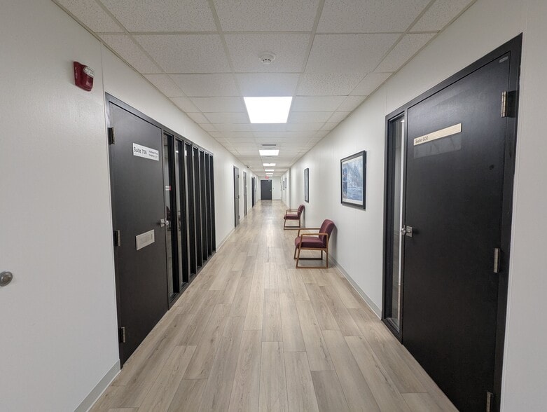 More Photos Of 1323 S 27th St, Nederland Medical For Sale